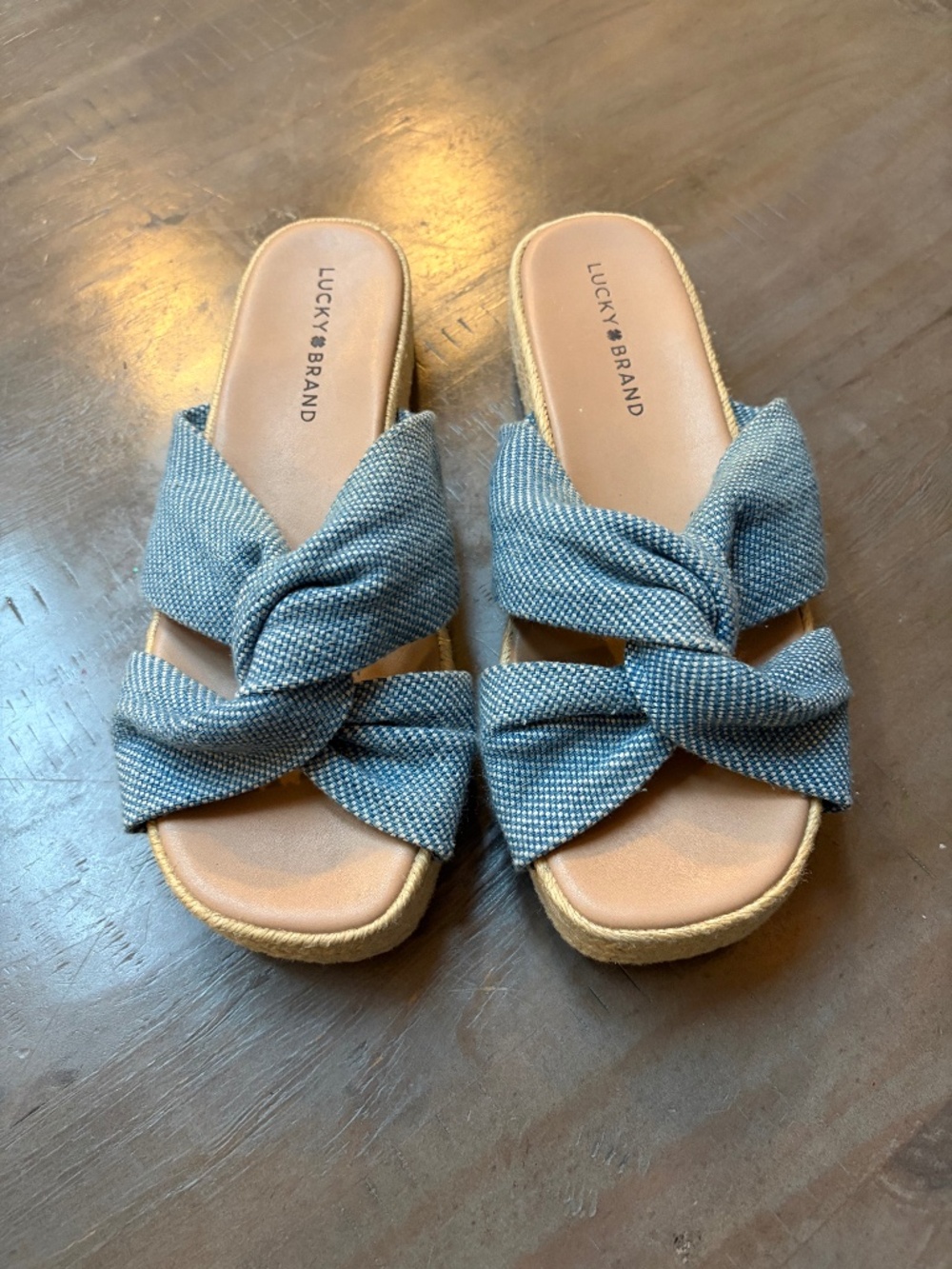 Lucky Brand Glenly blue and white knotted sandals.